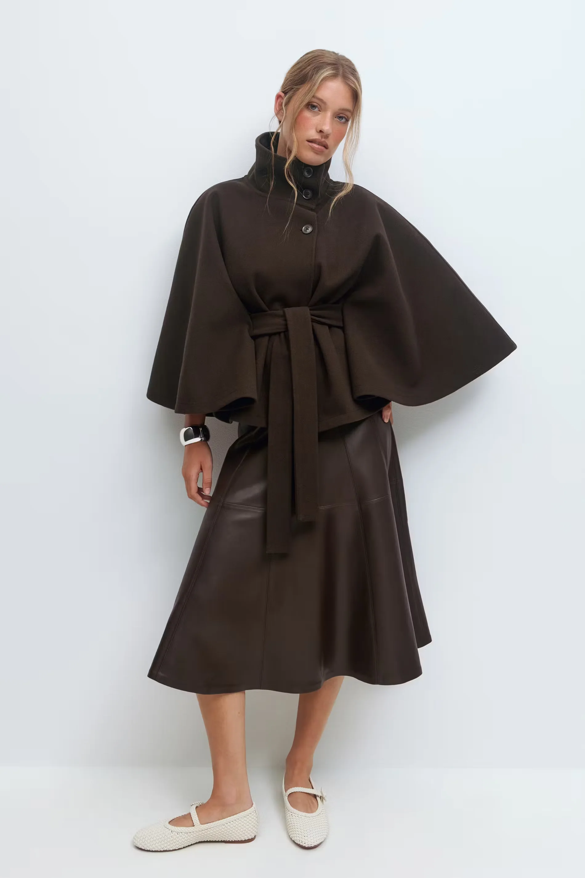 Lara™ | Cape-Mantel mit Taillengürtel & Stehkragen - Image 11