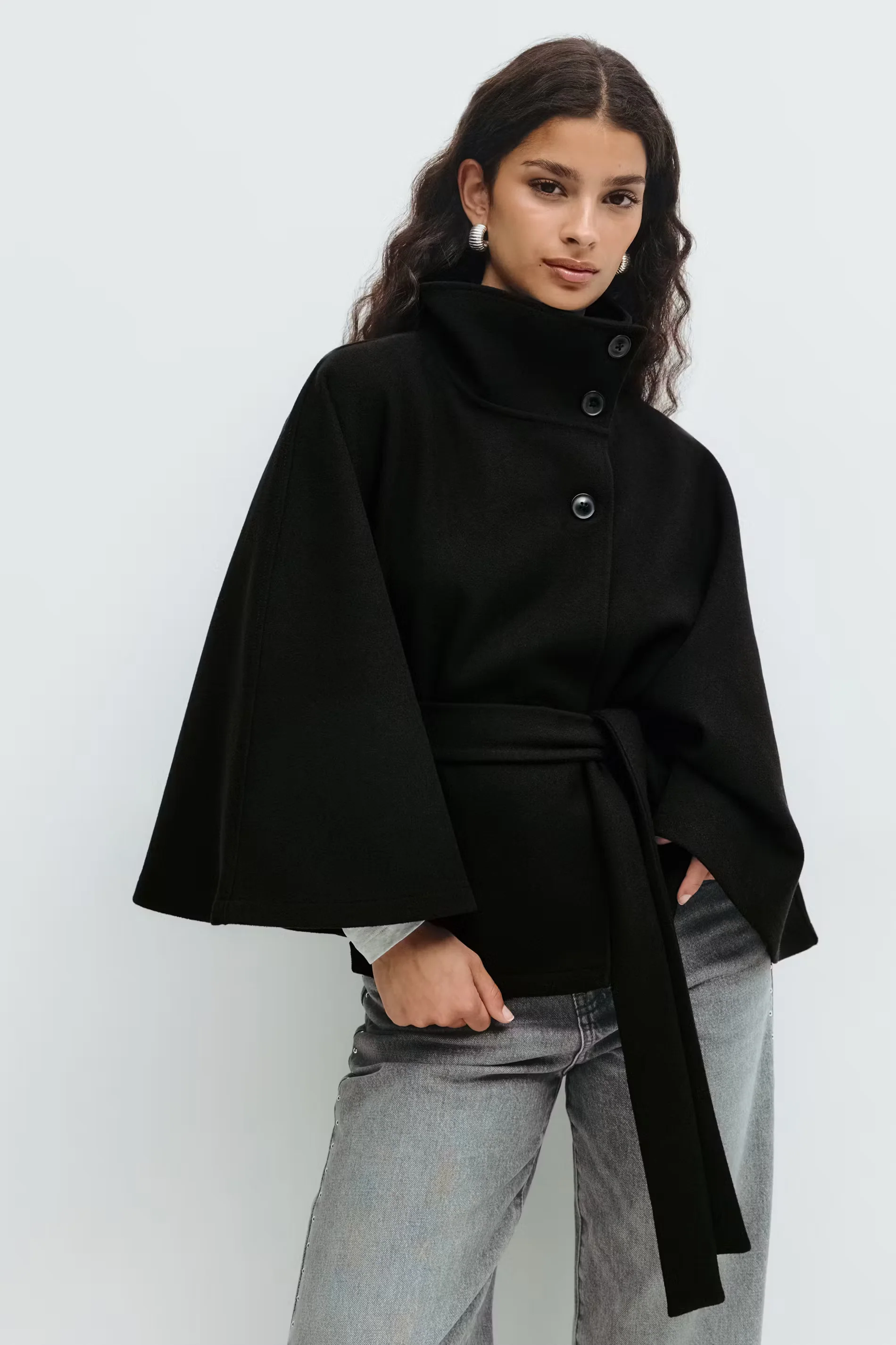 Lara™ | Cape-Mantel mit Taillengürtel & Stehkragen - Image 17