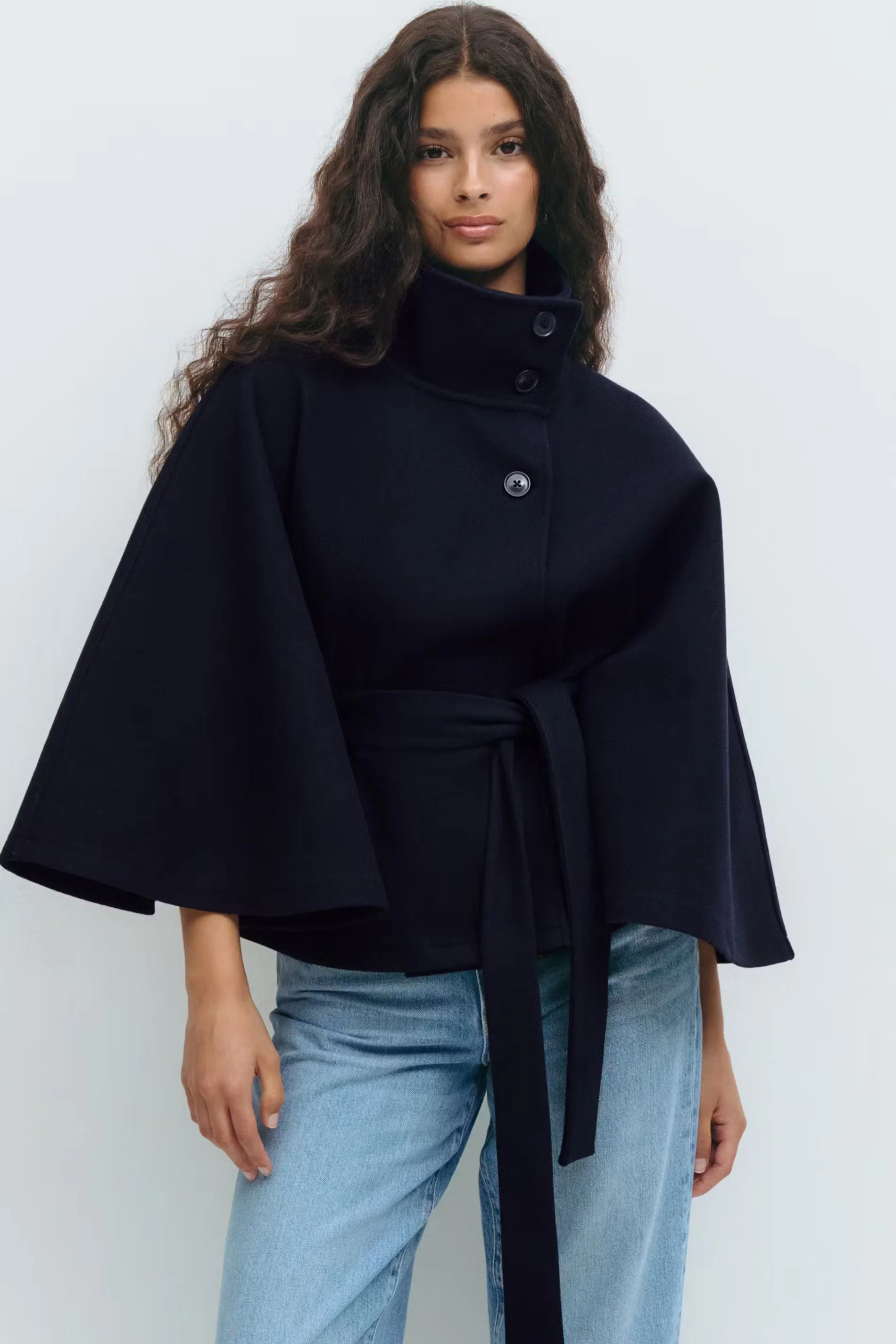 Lara™ | Cape-Mantel mit Taillengürtel & Stehkragen - Image 18