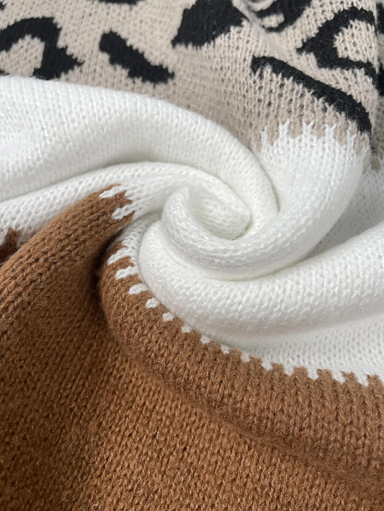 Leopardenmuster-Pullover – Kühnes Selbstvertrauen mit schickem Stil - Image 2