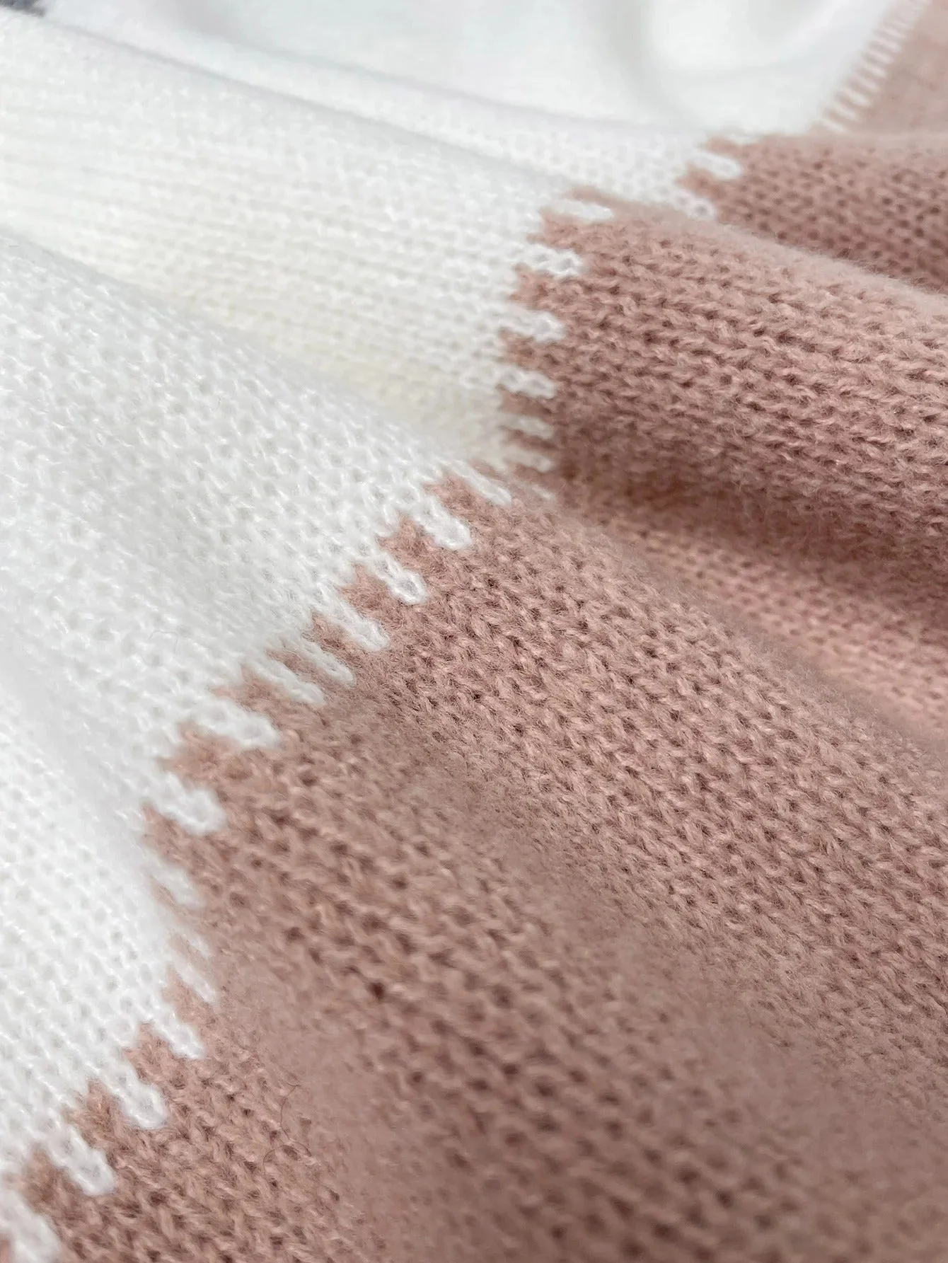 Leopardenmuster-Pullover – Kühnes Selbstvertrauen mit schickem Stil - Image 3