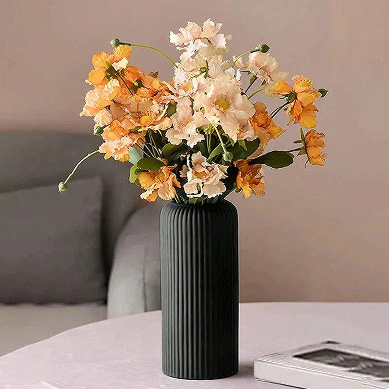 LineaForm Moderne Keramikvase – Künstlerische Streifen Dekoration - Image 2