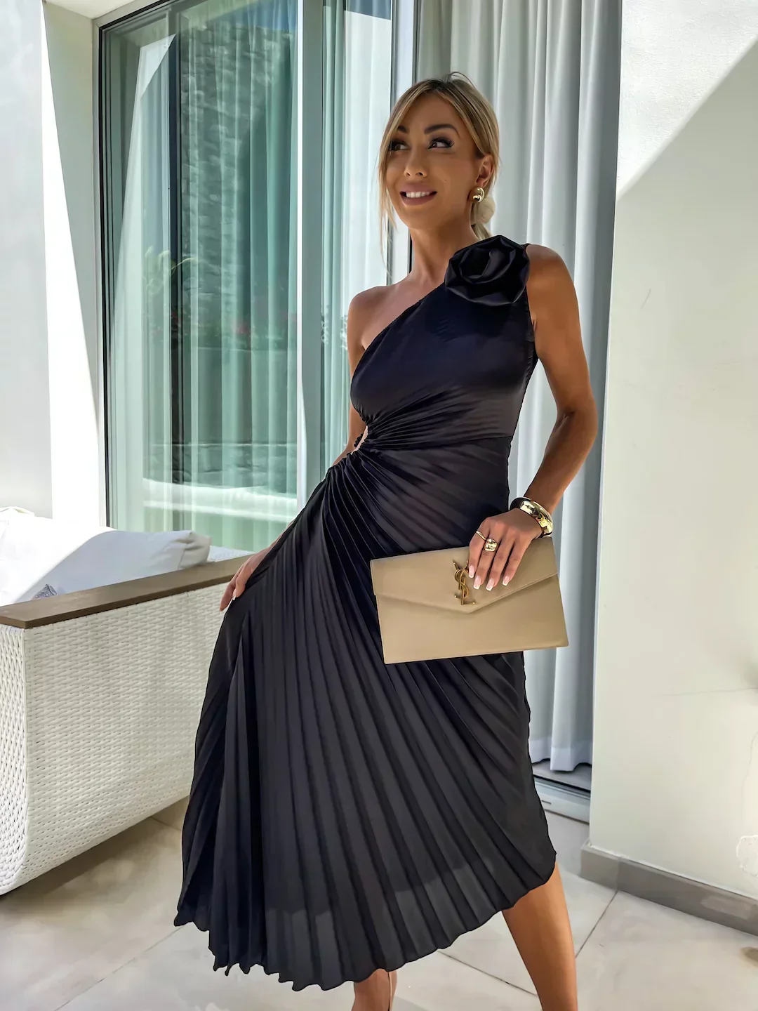 Lizbeth - Kleid mit Blumen-Schultern