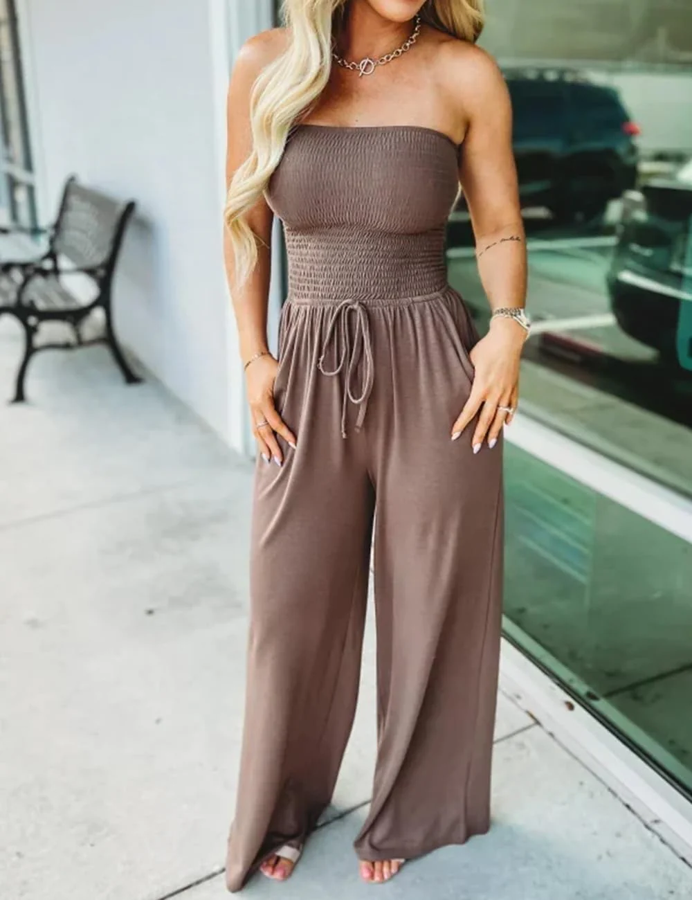 Lola - Schulterfreier Einfarbiger Gesmokter Jumpsuit - Image 6