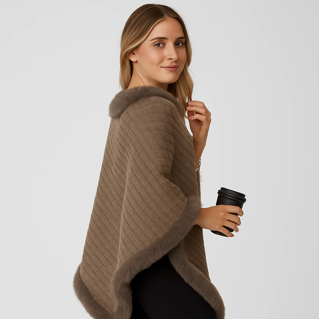 Loretta | Zopfmuster-Pullover mit Fledermausärmeln und Pelzbesatz - Image 2