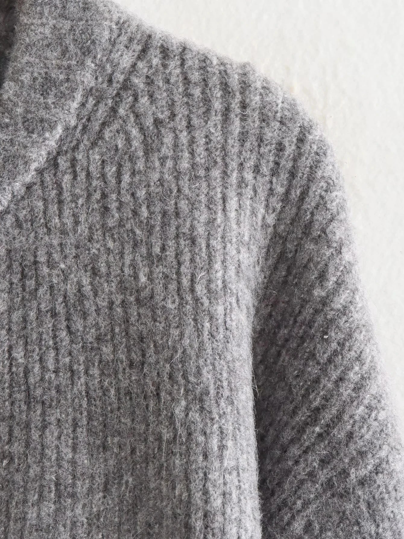 Lorna | Gerippte Rundhals-Strickjacke mit Reißverschluss - Image 6