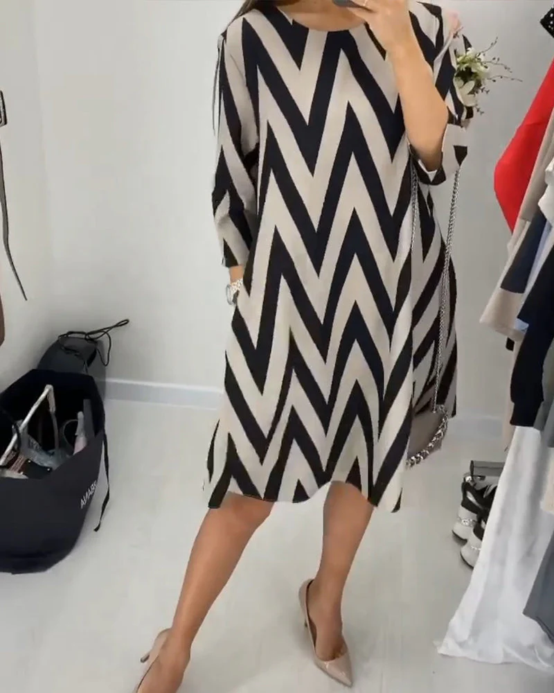 Lovenza - Damenkleid mit lockeren Ärmeln und Zickzackmuster - Image 2