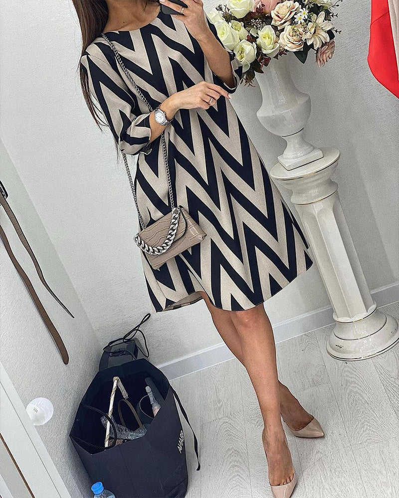 Lovenza - Damenkleid mit lockeren Ärmeln und Zickzackmuster - Image 3