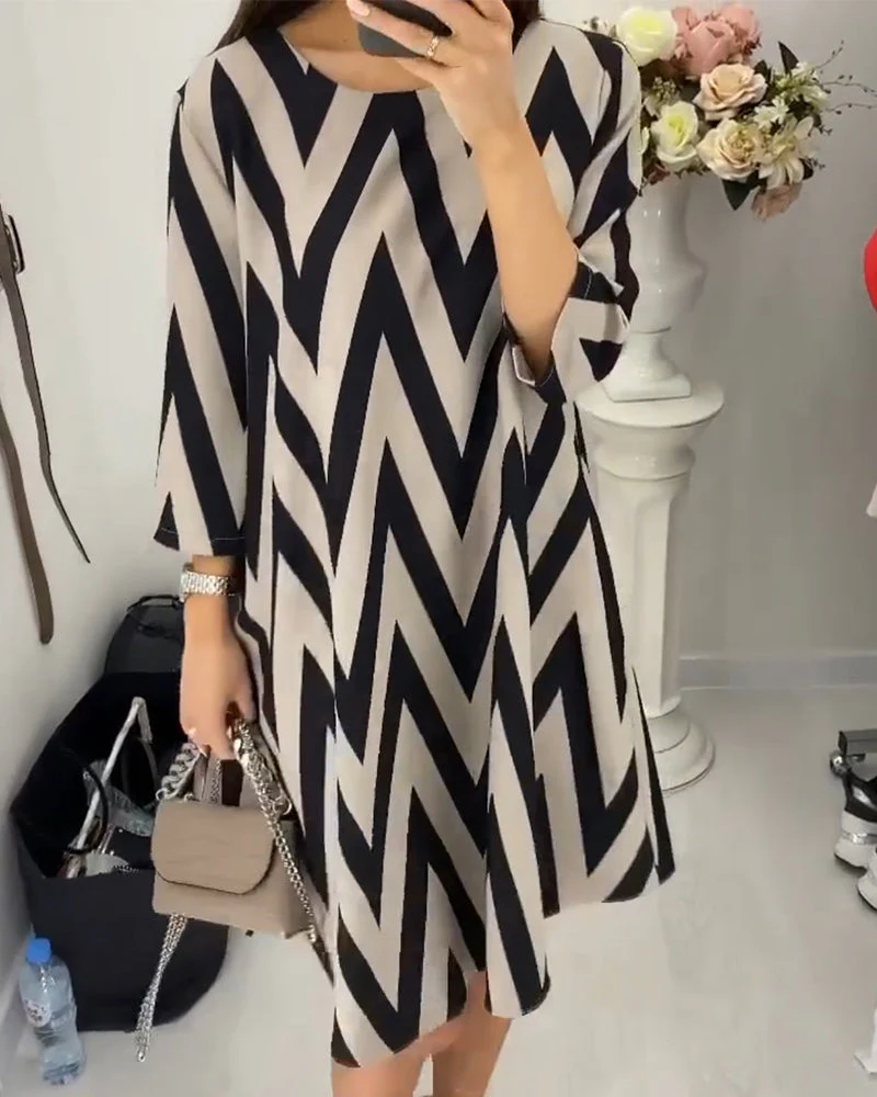 Lovenza - Damenkleid mit lockeren Ärmeln und Zickzackmuster - Image 4