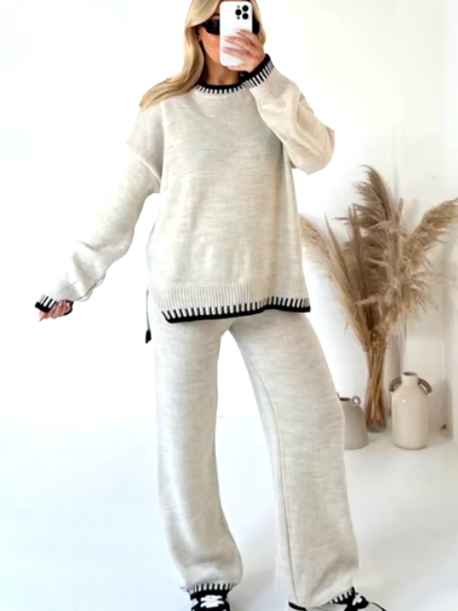 LUCY | Strick-Loungewear-Set mit kontrastierenden Details - Image 6