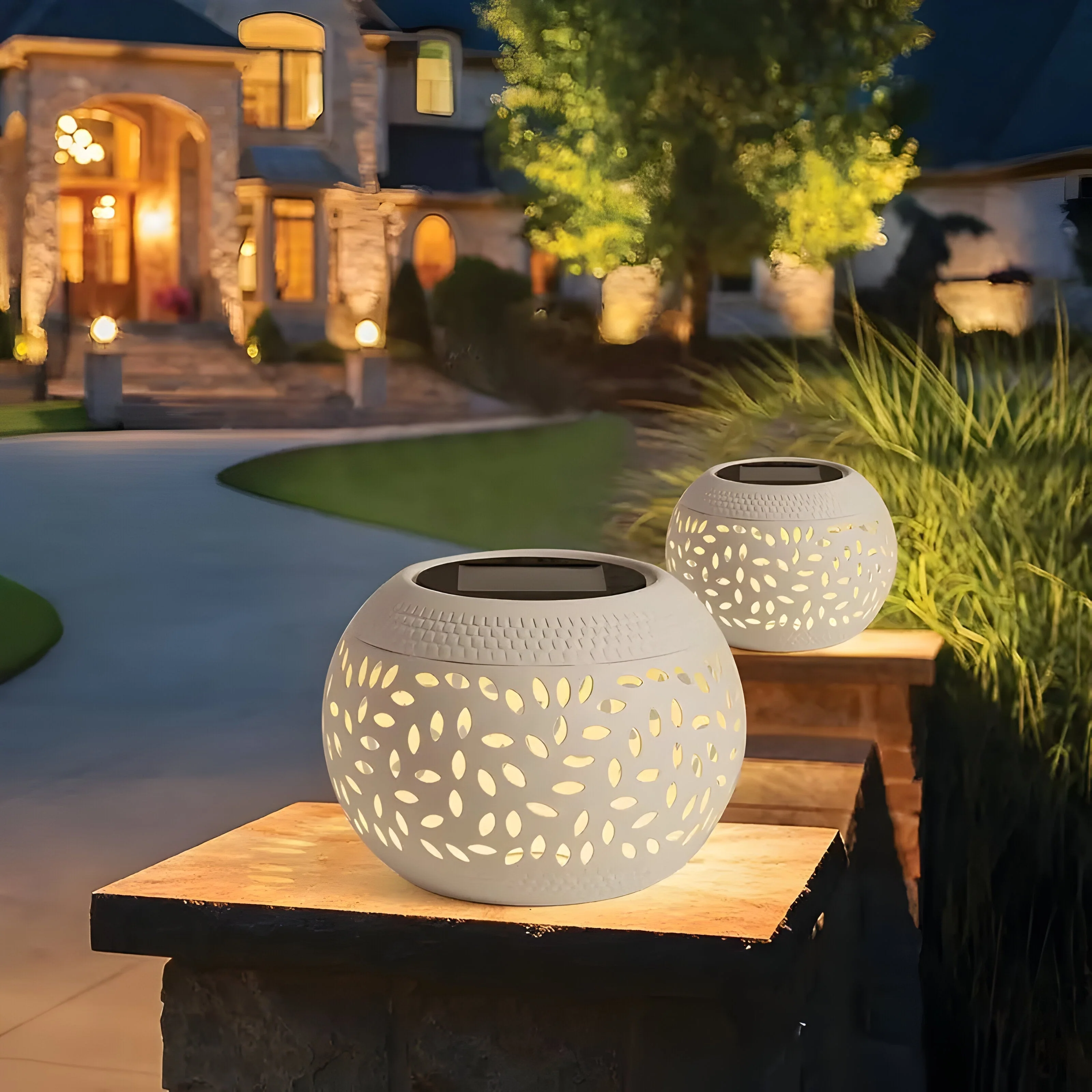 LumaWeave – Solarbetriebene Tischlampe mit geöstem Muster - Image 2