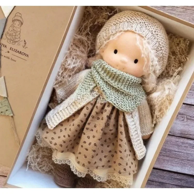 Luna | Handgefertigte Waldorf-Plüschpuppe – Weiches Baumwollspielzeug mit Stoffbox | Niedlich & Kuschelig | Für Kindergeburtstage & fantasievolles Spielen im Alltag - Image 15