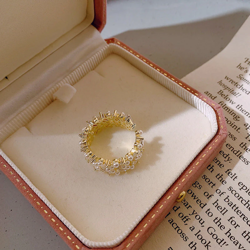 Luxuriöser Perlenring in Gold - Image 6