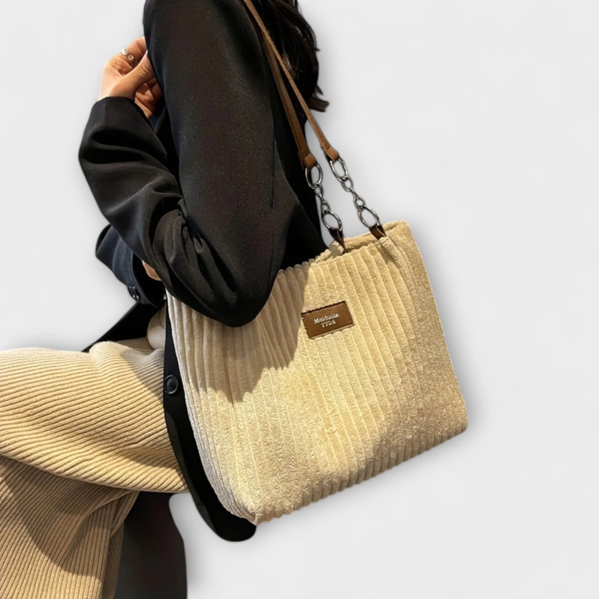 Malva – Weiche Schultertasche aus Velours - Image 4