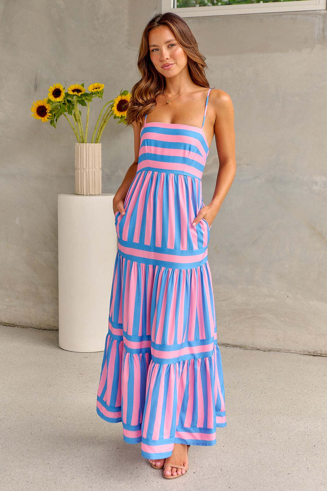 Marisol | Gestreiftes Maxikleid mit Trägern und Taschen - Image 8