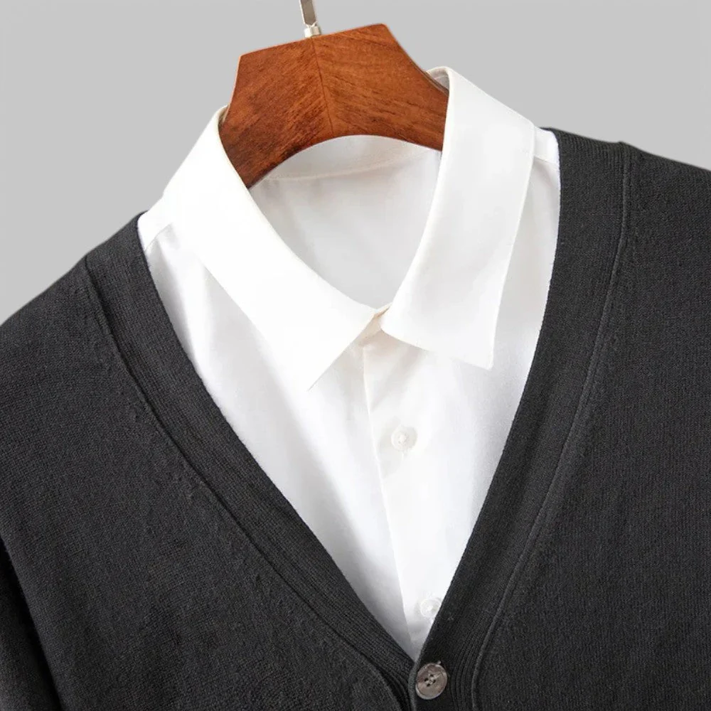 Markus | Vielseitige moderne V Ausschnitt Strickjacke - Image 5