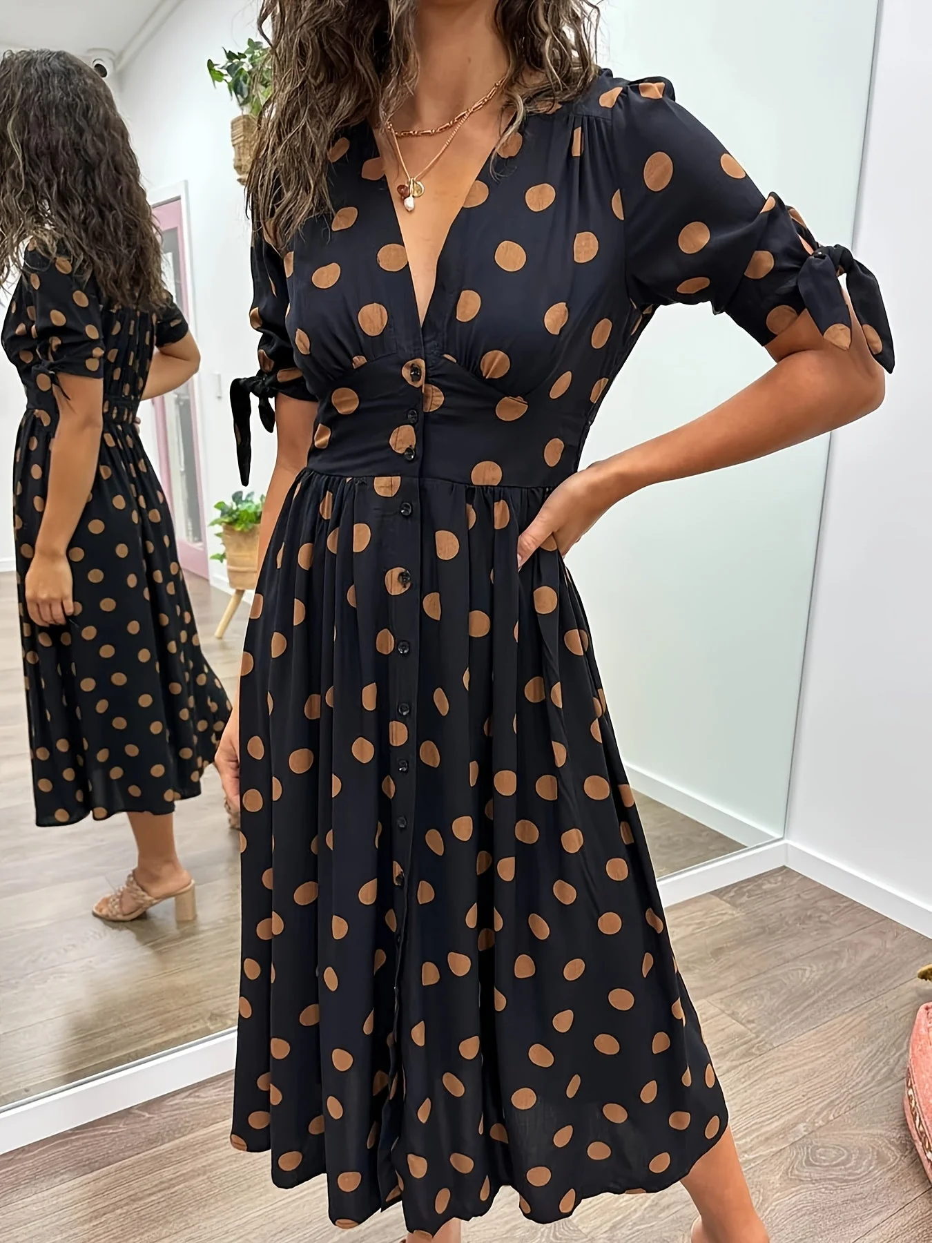 Martha | Retro-Polka-Dot Midi-Kleid - Image 4