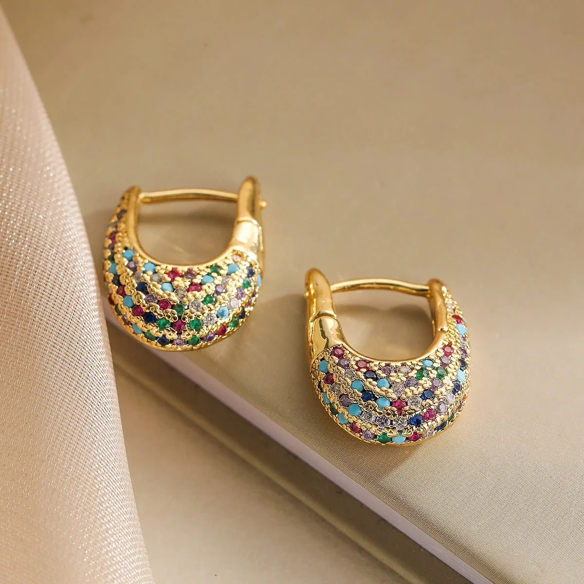 Micara - Dazzle Huggies - Ohrringe - Image 3