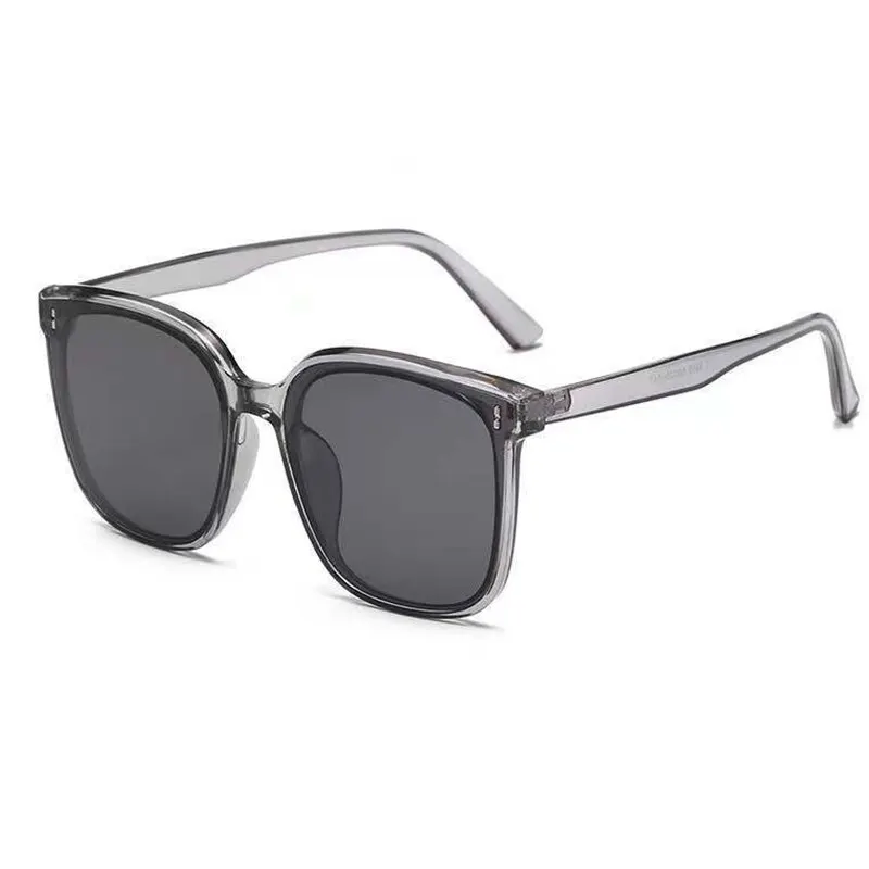 Mila | Modische Oversize-Sonnenbrille für Damen - Image 9