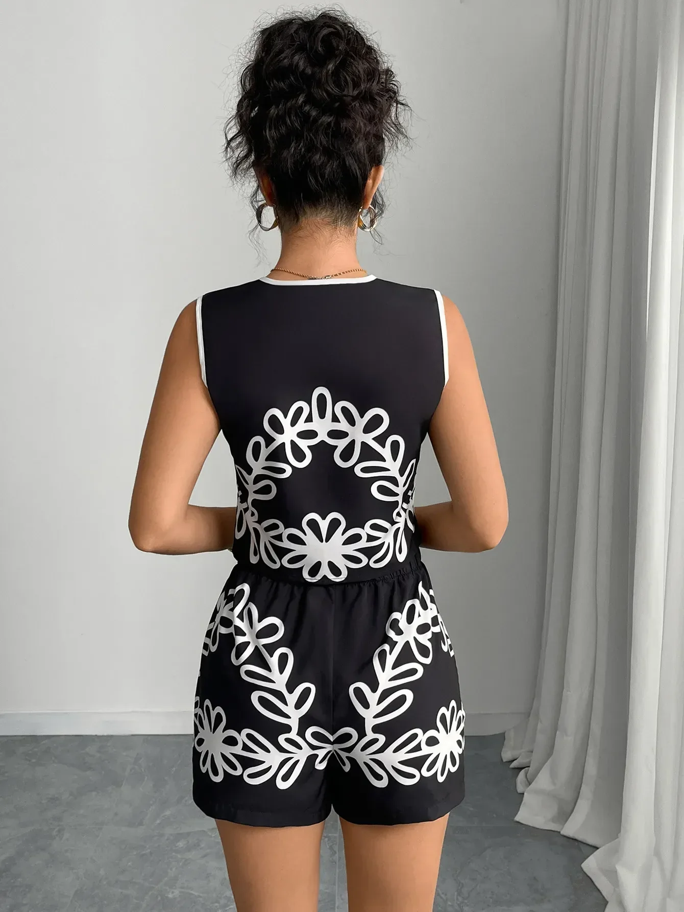 Mina | Blumenkombi und Shorts