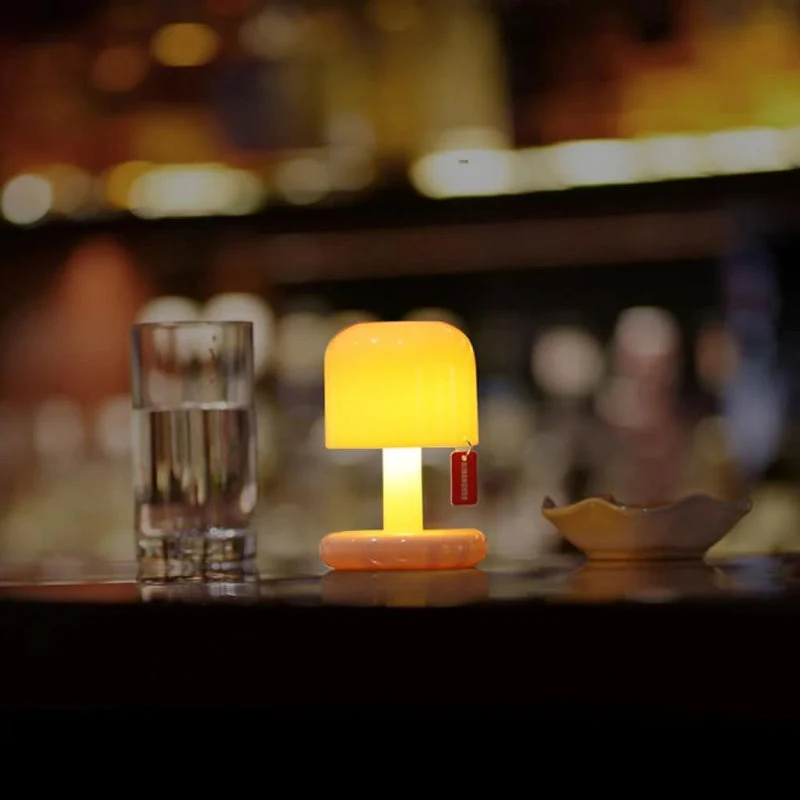 Mini Tischlampe mit USB-Ladestation – Tragbare Tischleuchte für romantisches Ambiente und entspannende Atmosphäre - Image 3