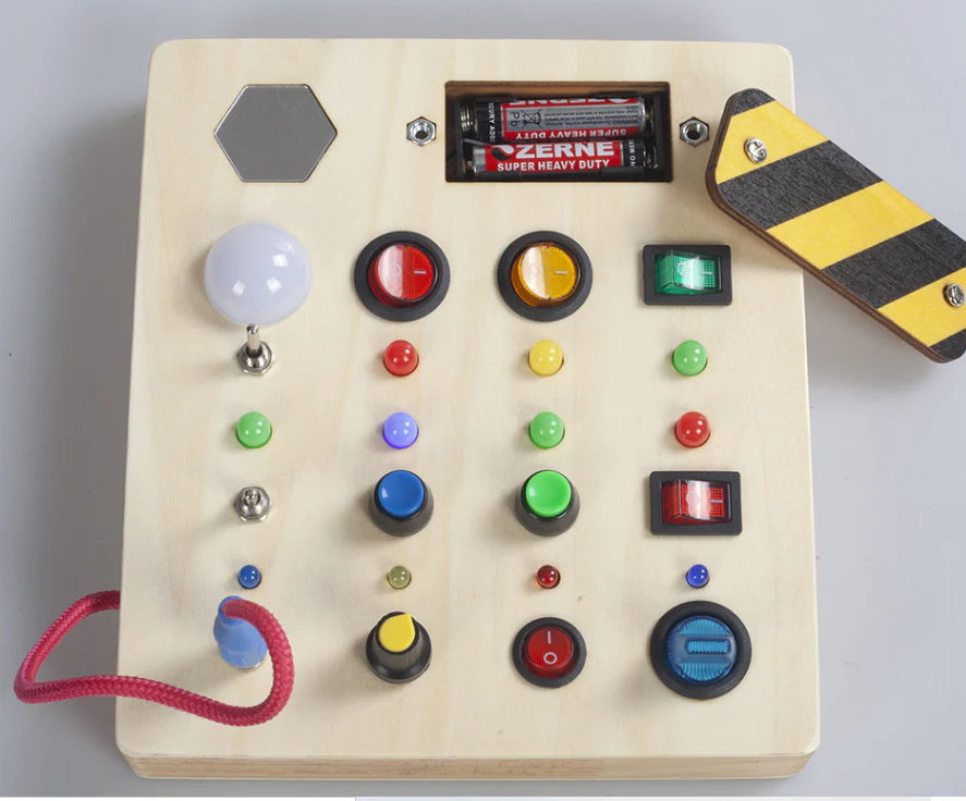 Montessori-Aktivitätsbrett aus Holz für Kinder – Interaktives Sinnesspielzeug mit Lichtern, Knöpfen und Schaltern