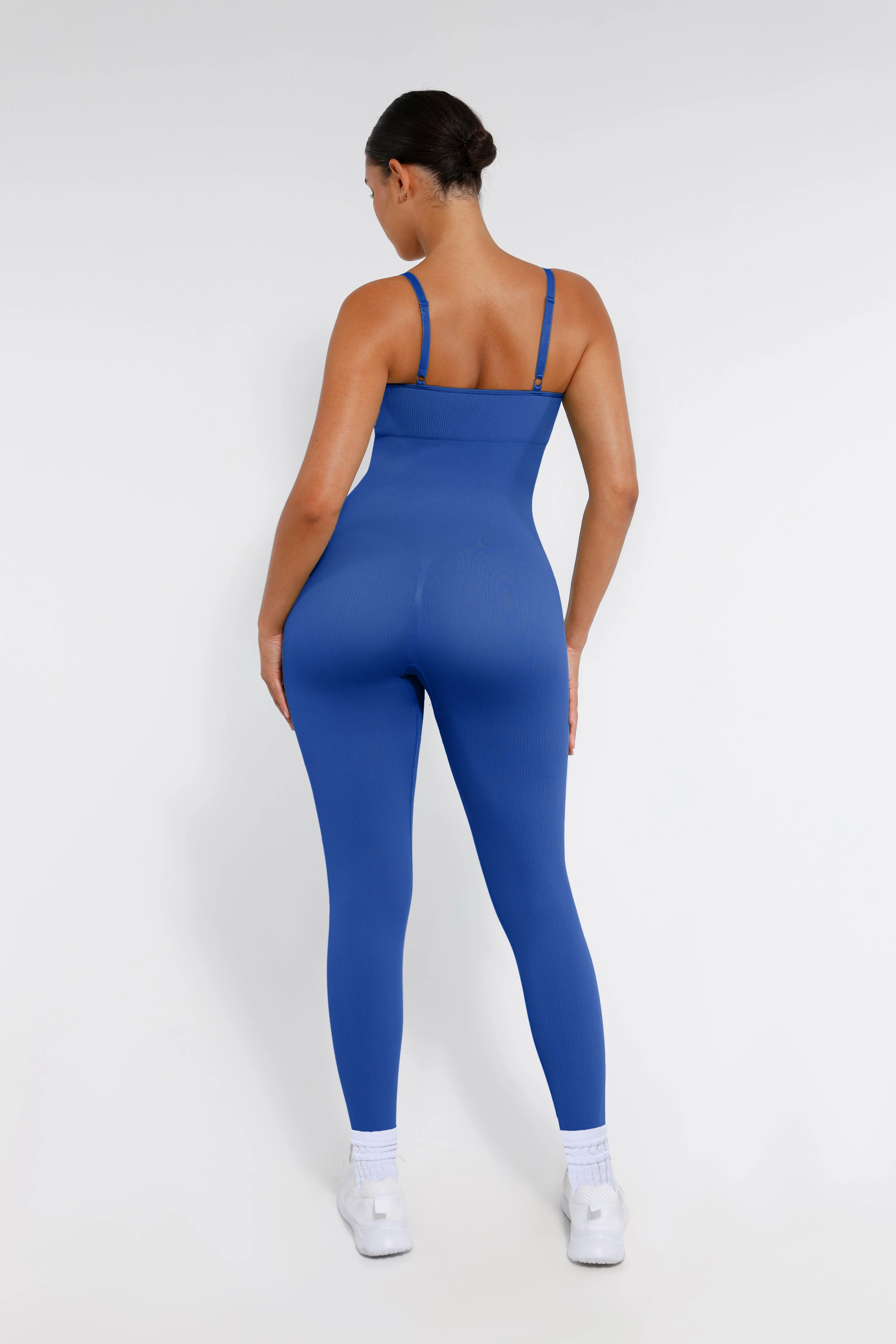 Nahtloser Shapewear-Jumpsuit mit Spaghettiträgern - Image 11