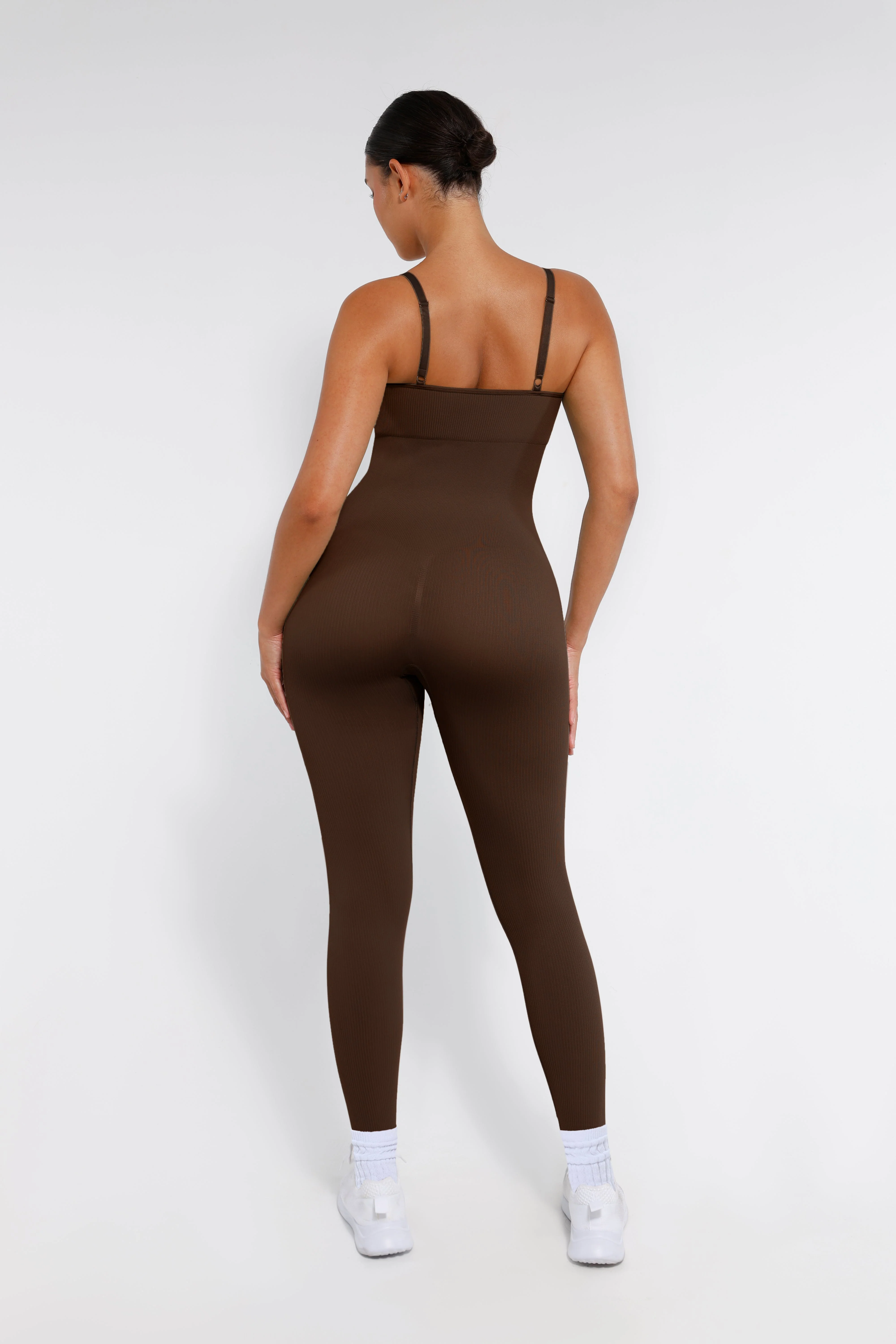 Nahtloser Shapewear-Jumpsuit mit Spaghettiträgern - Image 17