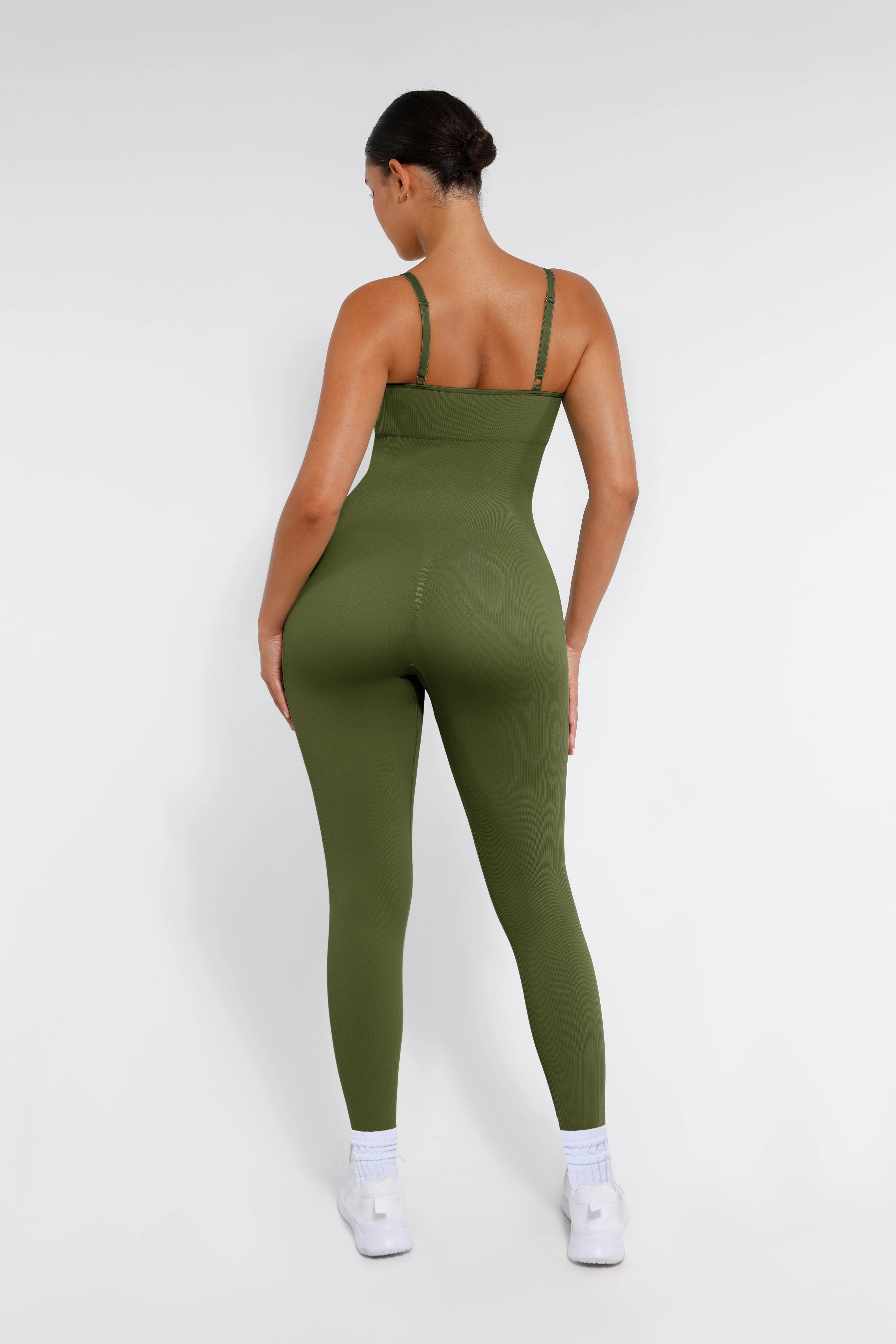 Nahtloser Shapewear-Jumpsuit mit Spaghettiträgern - Image 22
