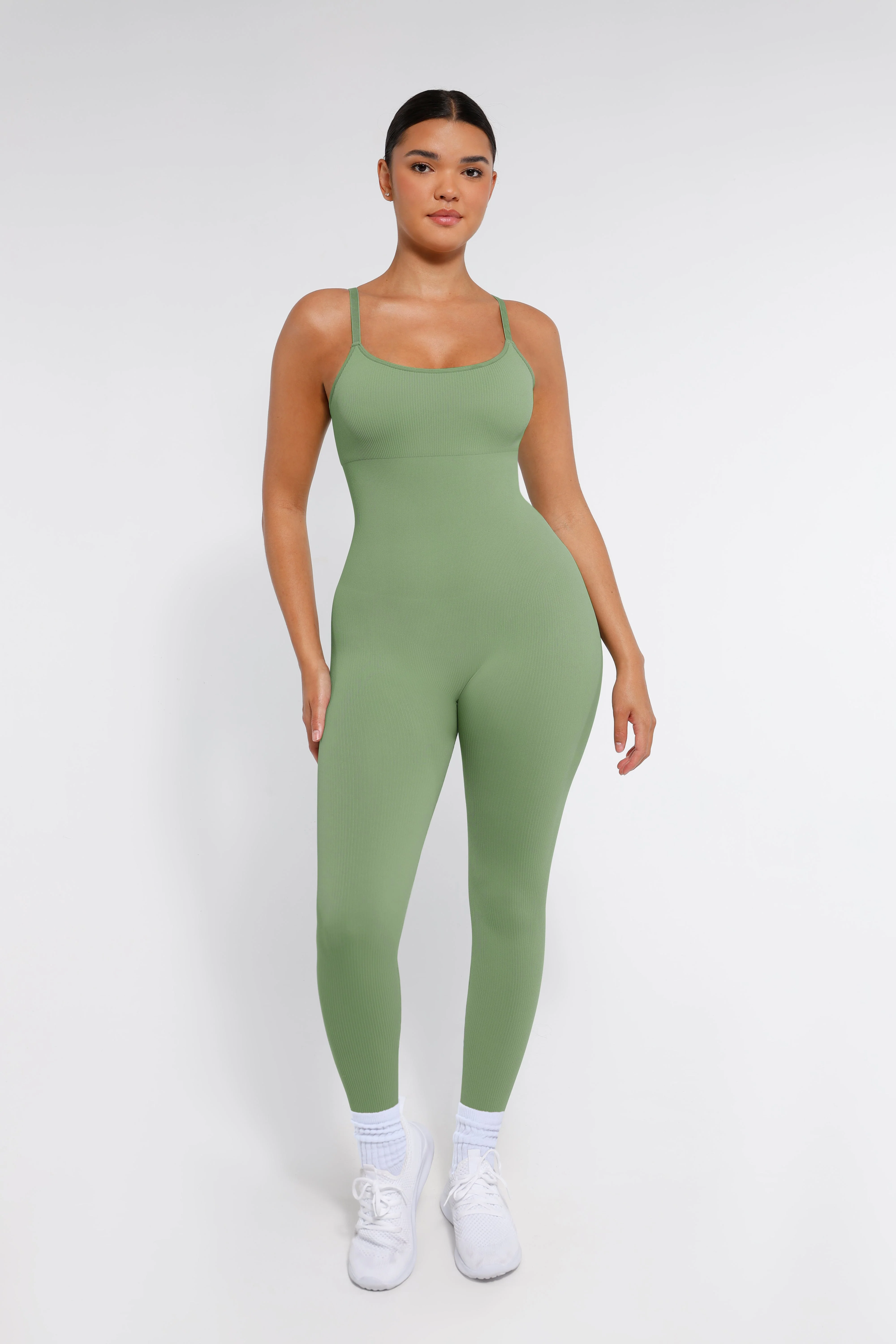 Nahtloser Shapewear-Jumpsuit mit Spaghettiträgern - Image 33