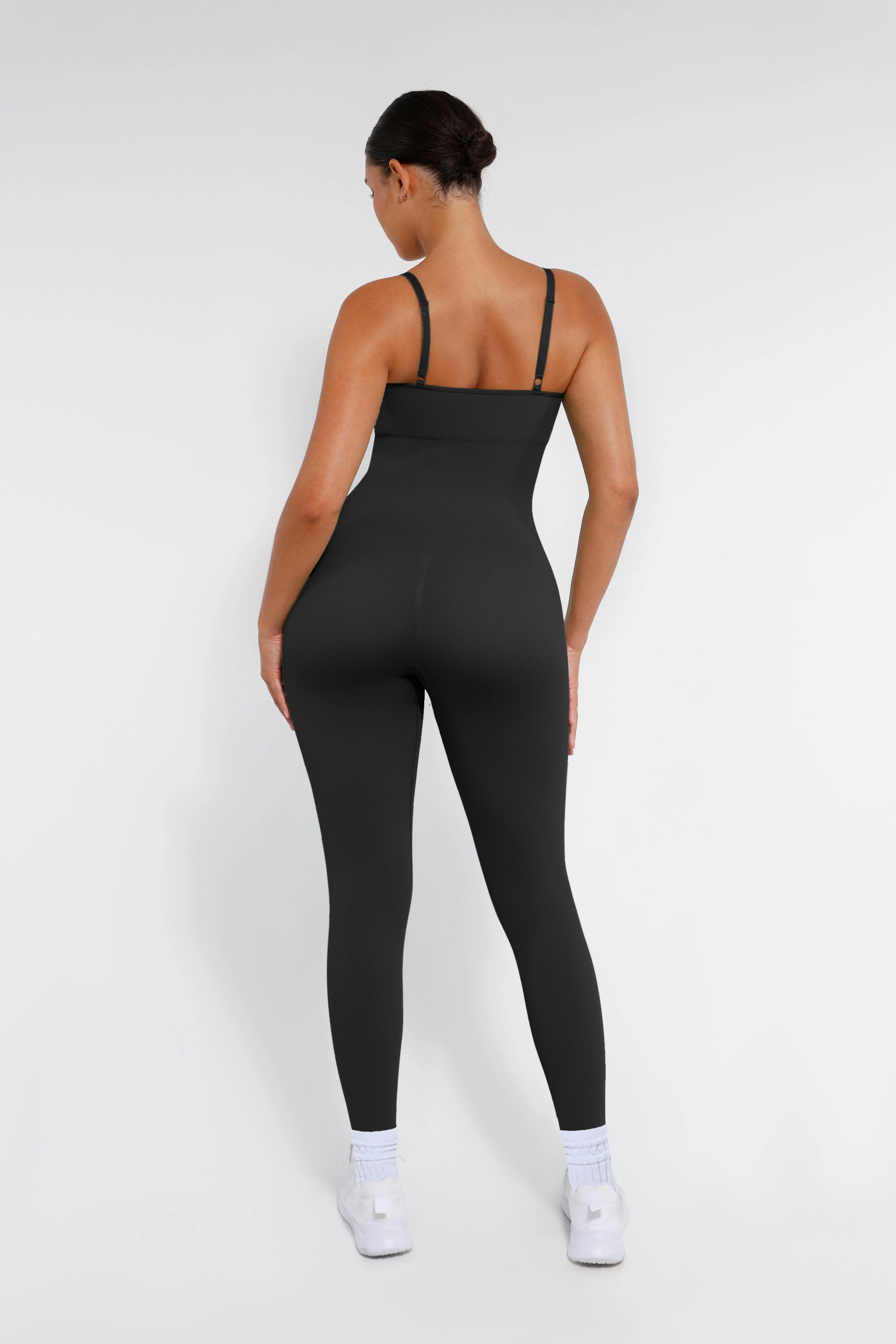 Nahtloser Shapewear-Jumpsuit mit Spaghettiträgern - Image 6