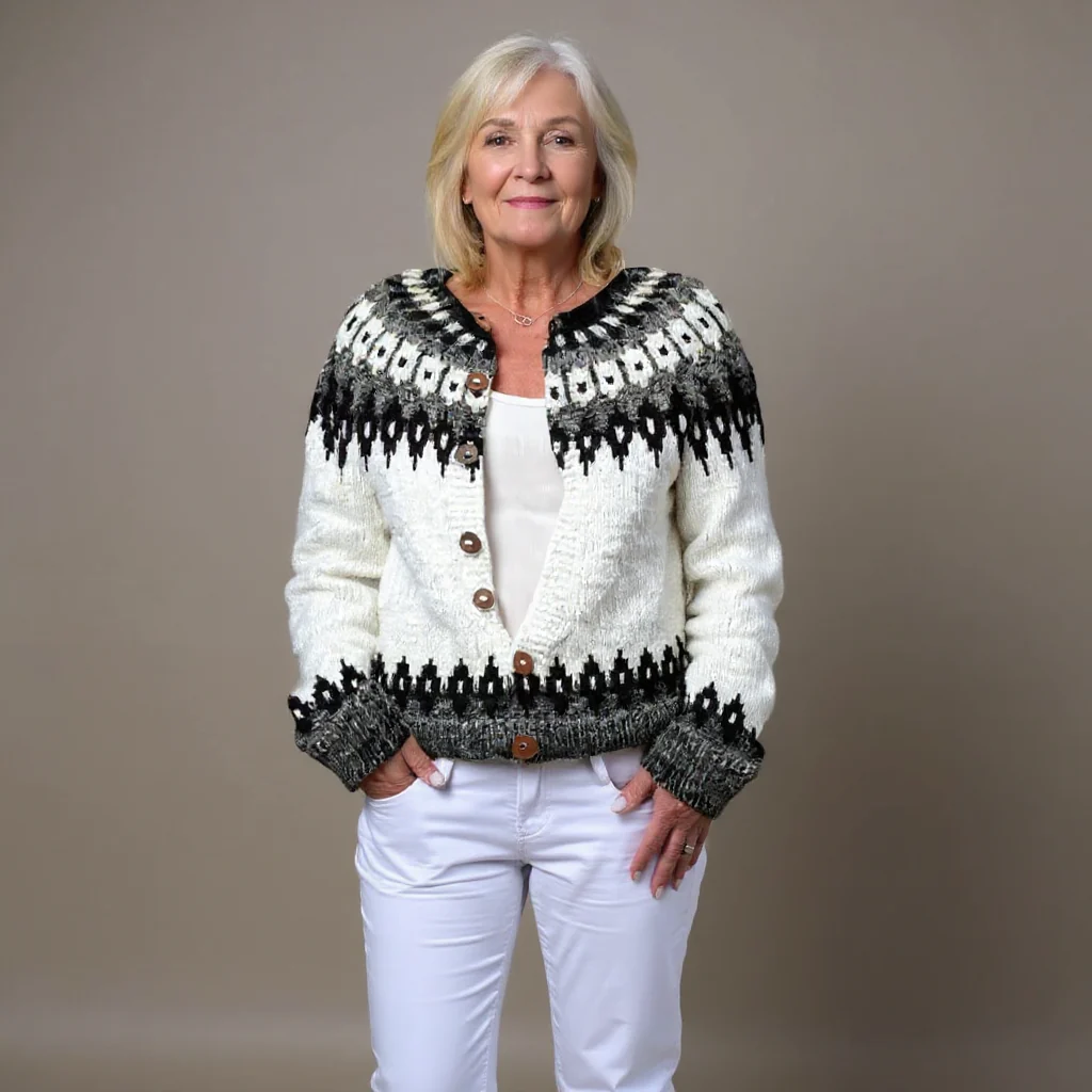 Natasha | Vintage Isländische Strickjacke - Image 2
