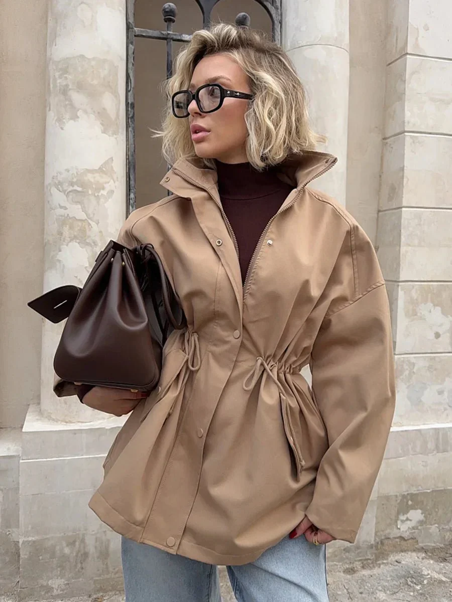 Noela | Taillierter Trenchcoat Mit Stehkragen - Image 5