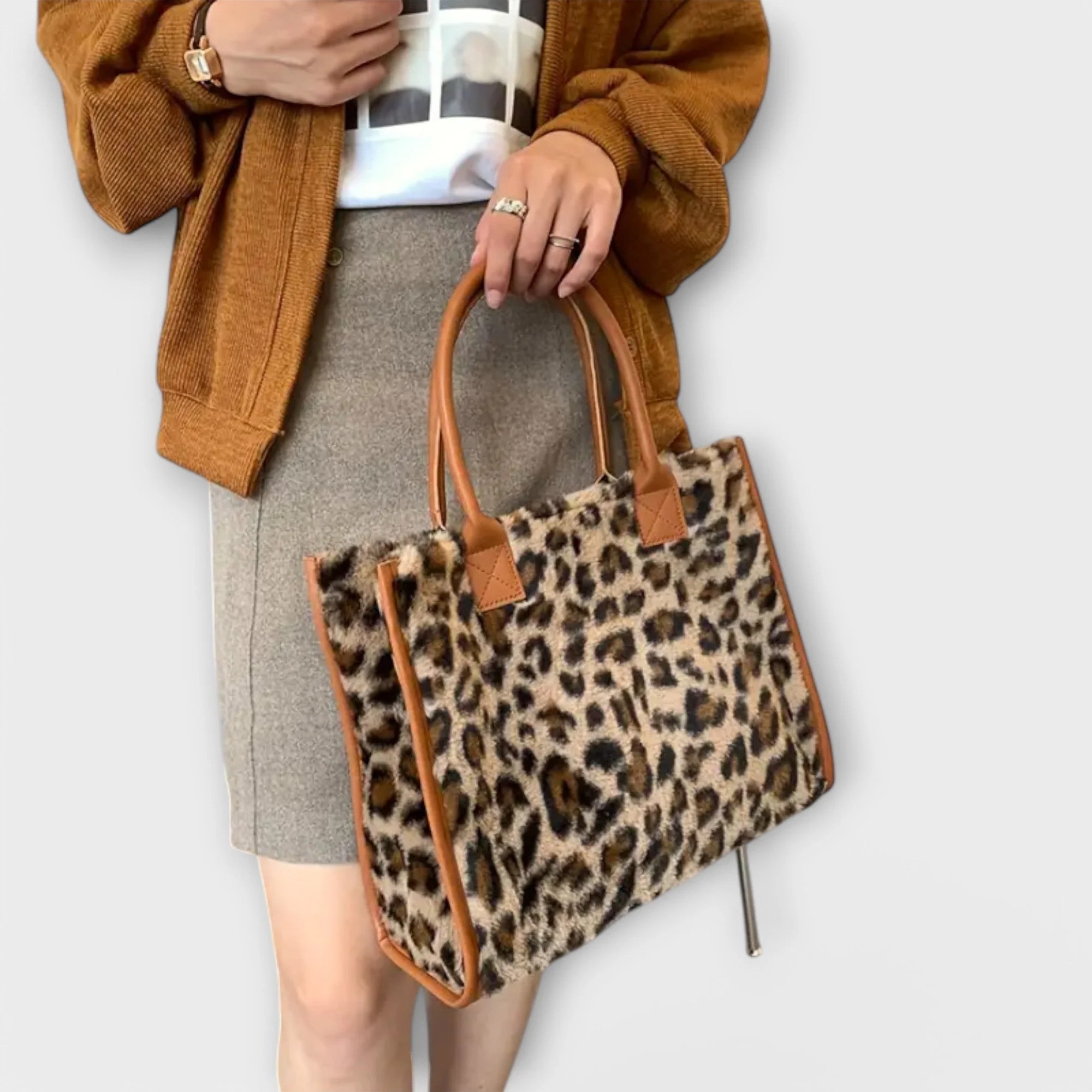 Odalys - Schicke Tasche mit Leopardenmuster aus Plüsch - Image 4