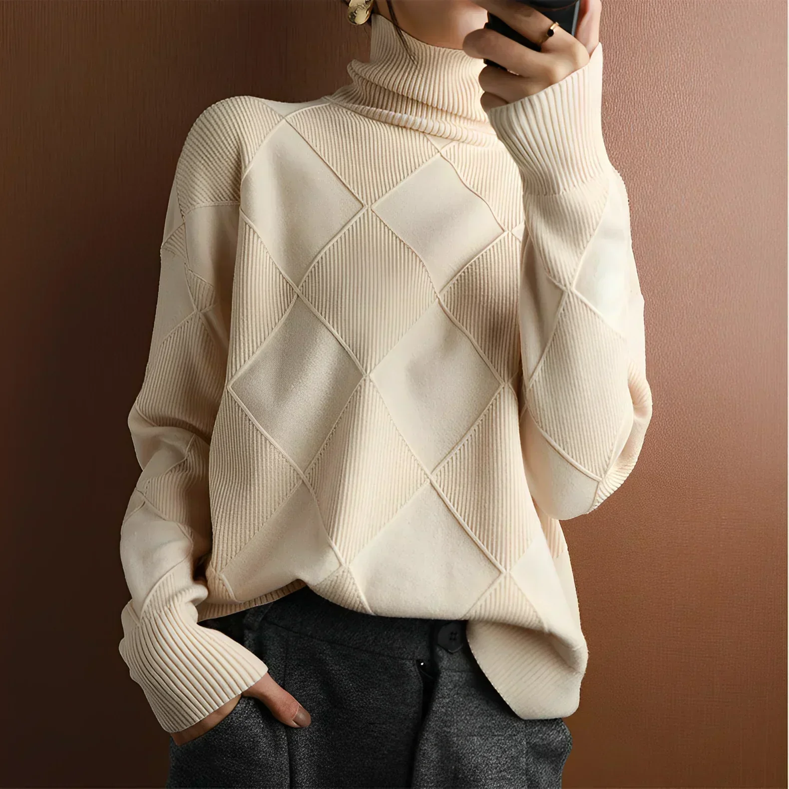 Rauten-Rollkragenpullover – Raffinierte Wärme mit modernem Stil - Image 4