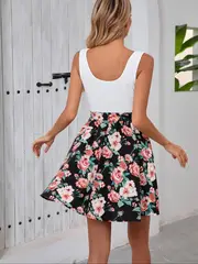 Ruby - Strandkleid mit quadratischem Ausschnitt und tropischem Blumendruck