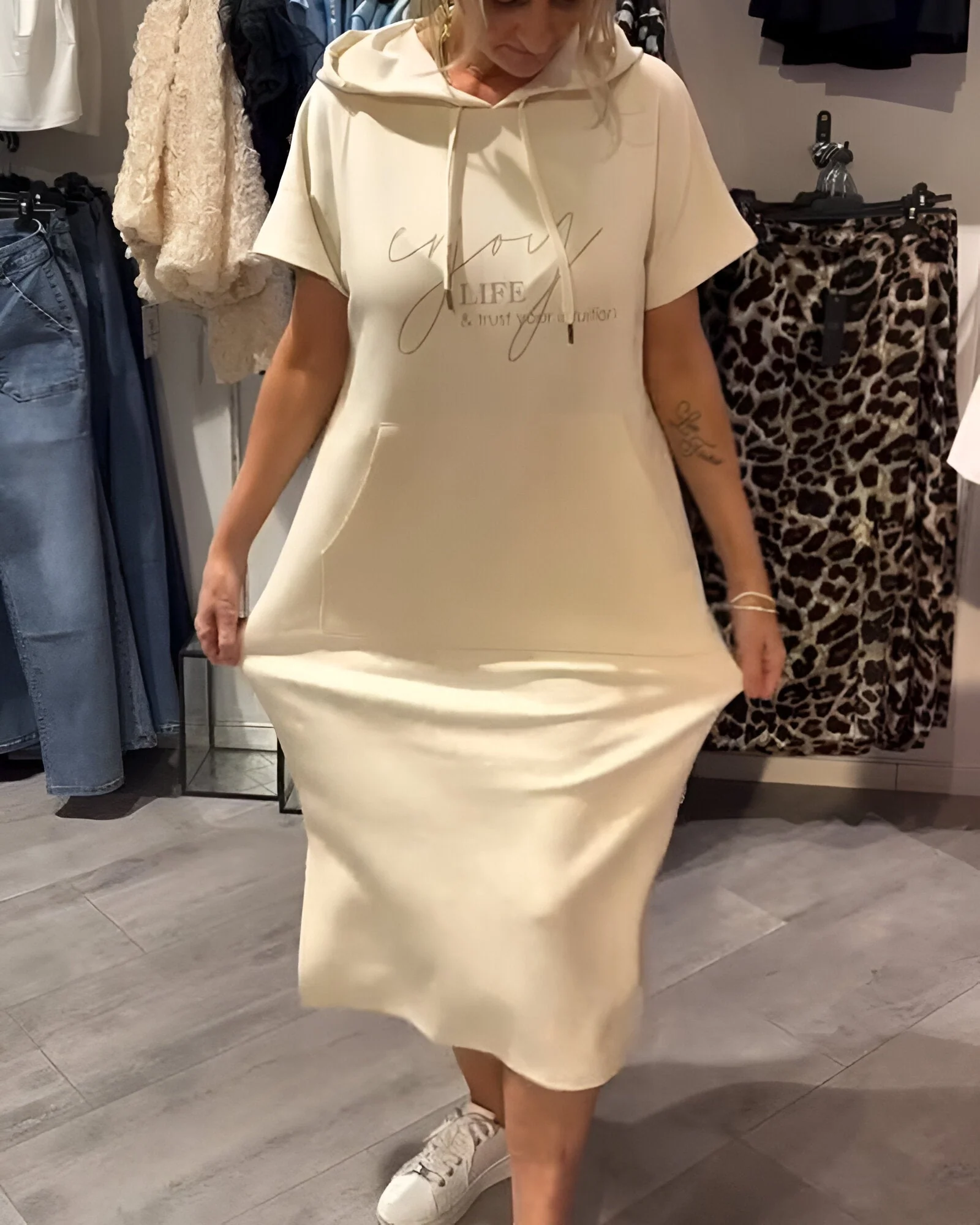 Saskia™ | Lässiges Hoodiekleid - Image 11