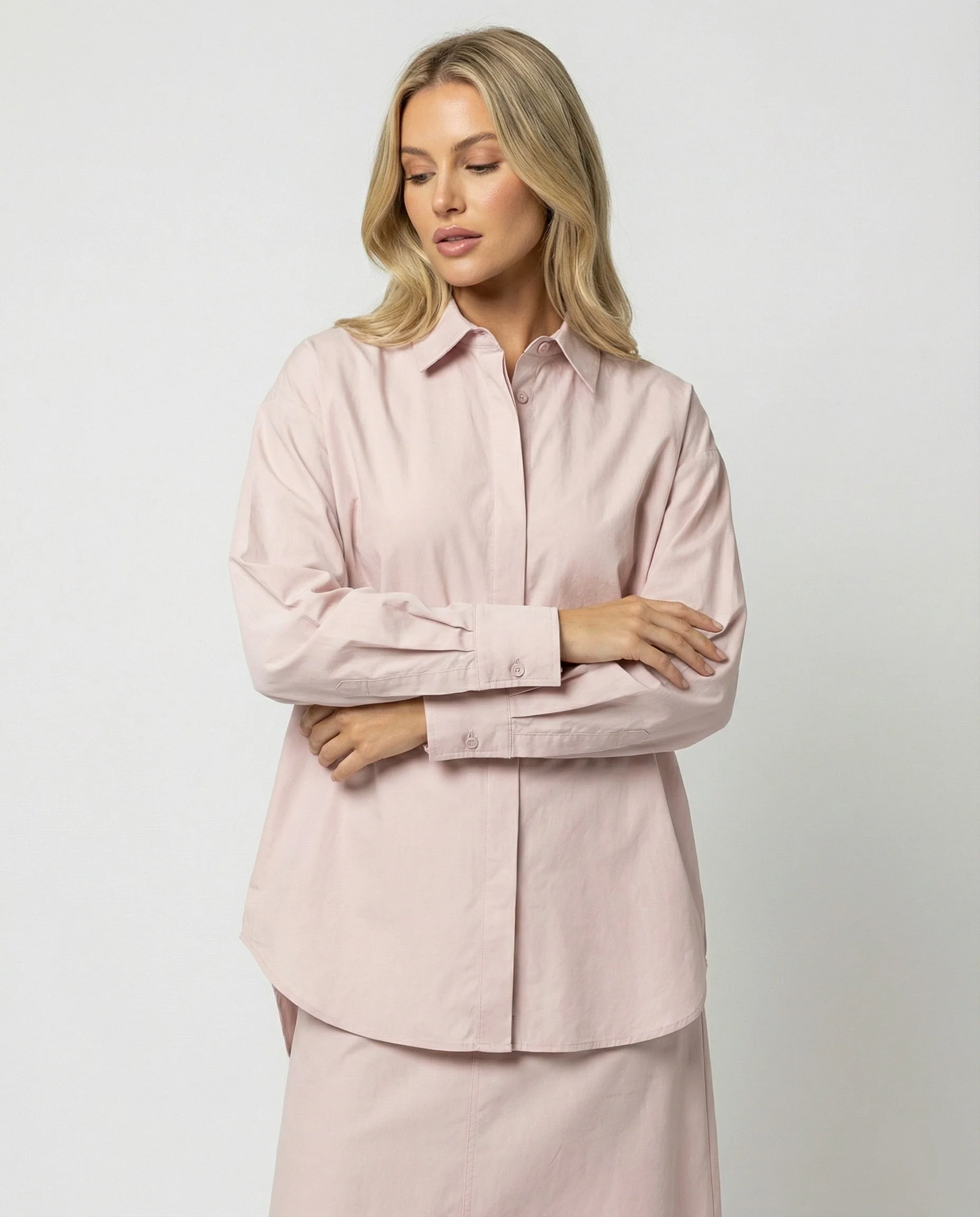 Schickes schwarzes Kleid mit Trompetenärmeln und Polo-Kragen für Damen - Image 4