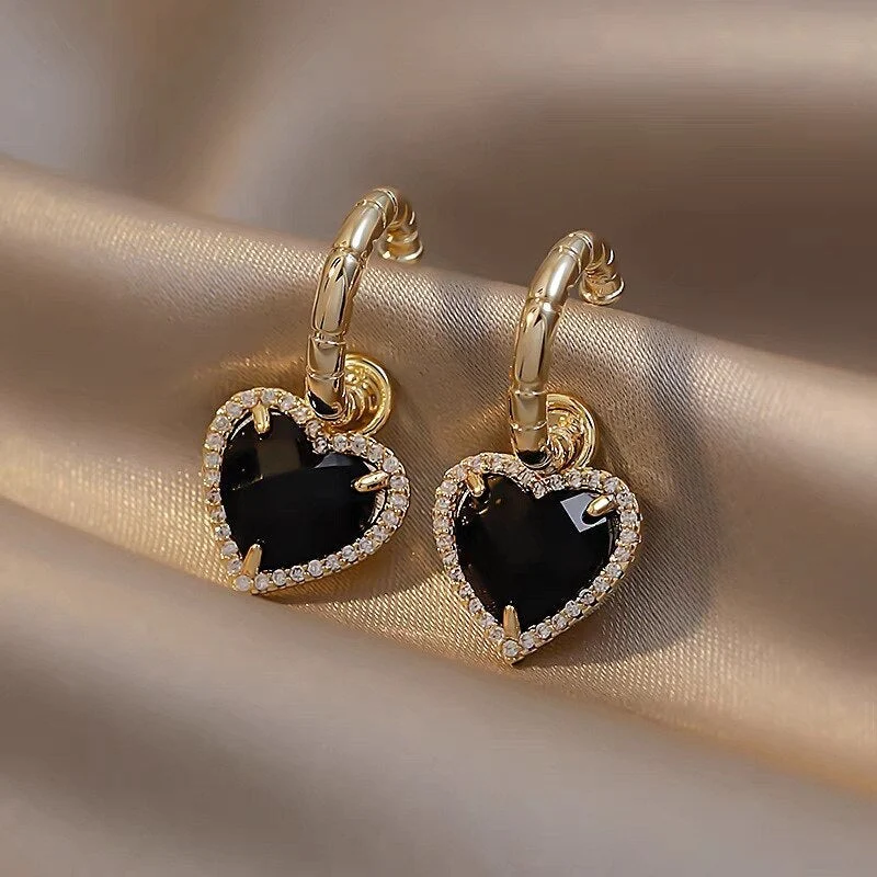 Schwarze Herz-Ohrringe in Gold