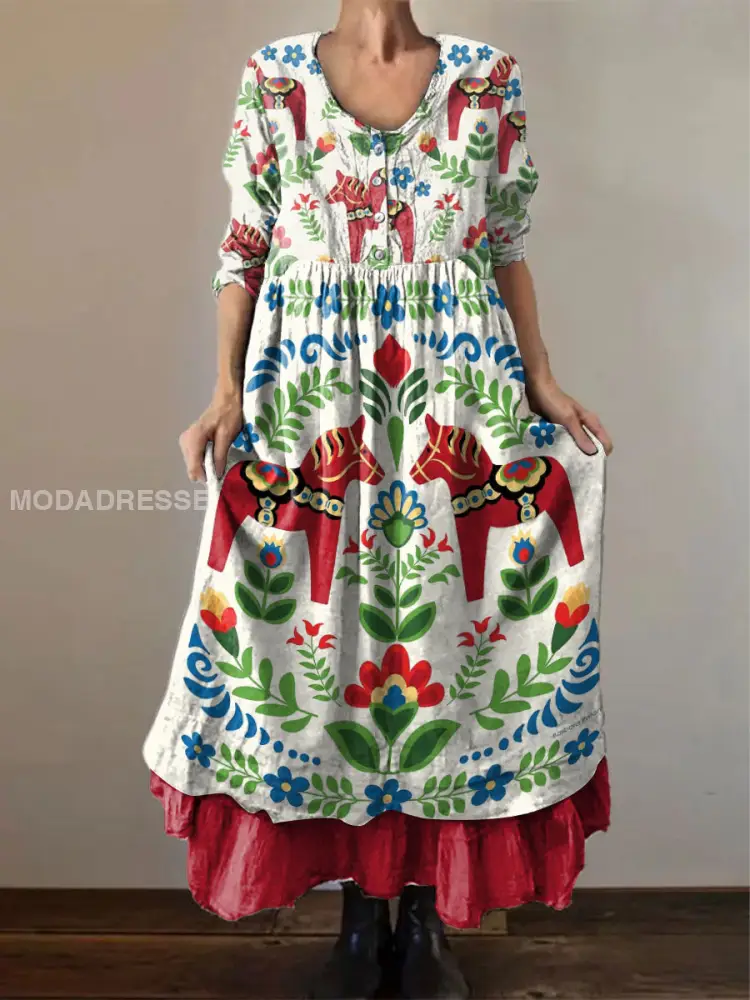 Schwedisches Damenkleid mit Dala-Pferde-Motiv