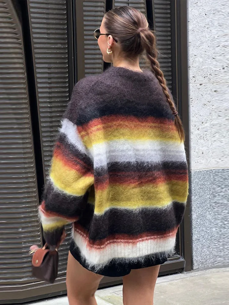 Selma | Gestreifter Fuzzy-Strickpullover - Image 6