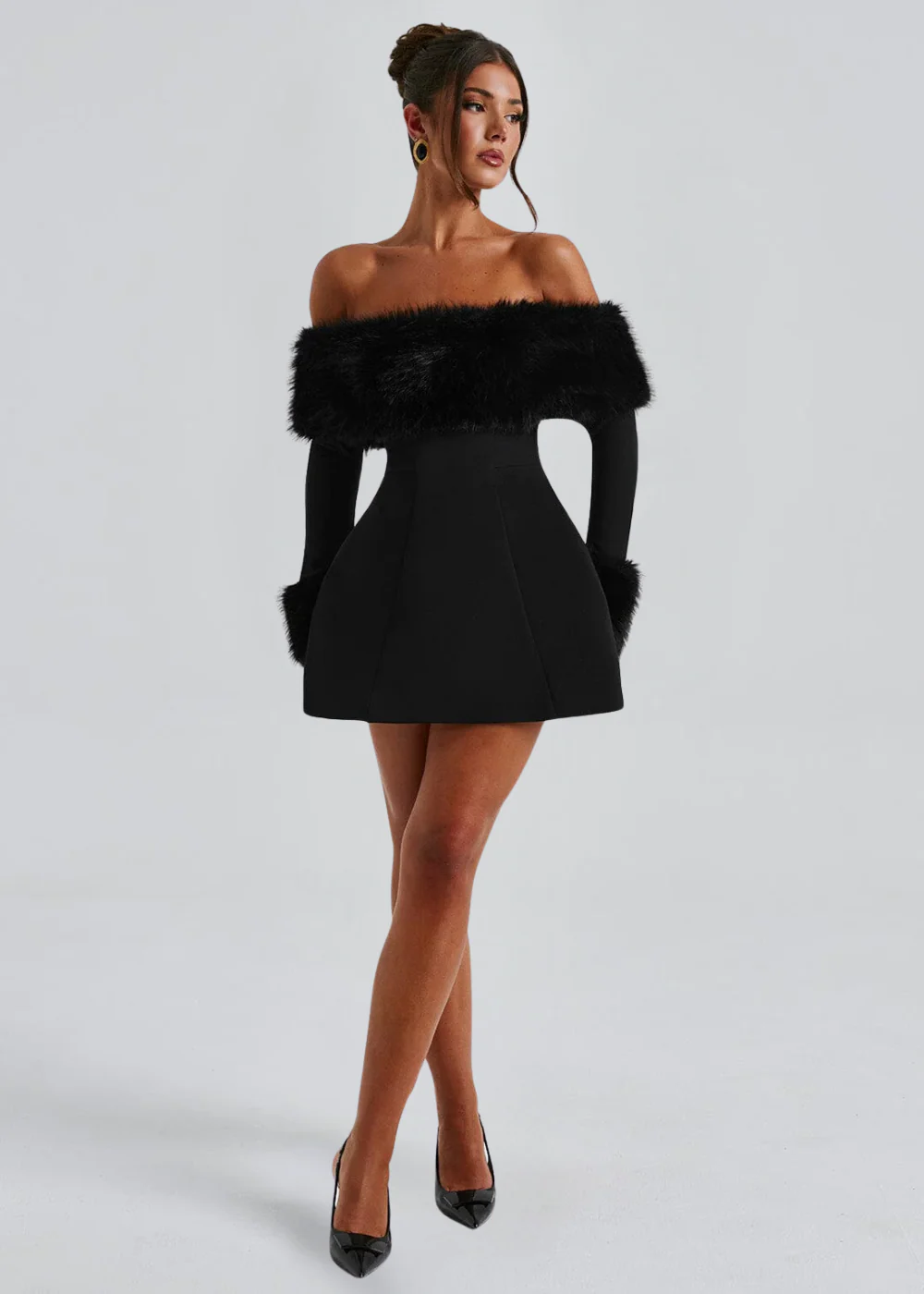 Serena | Schulterfreies Minikleid mit Pelzärmeln - Image 11