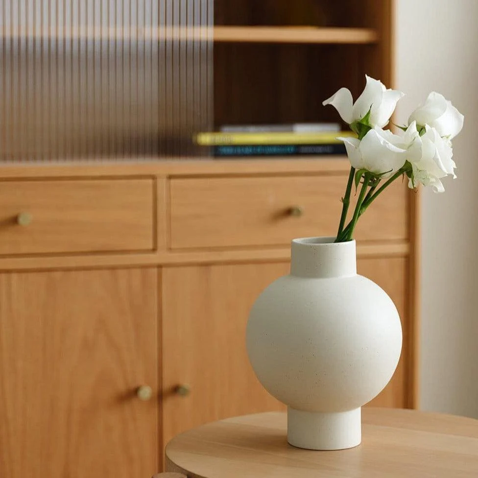 Serenity Curve Vase – Elegantes minimalistisches Design mit glatter, geschwungener Silhouette - Image 2