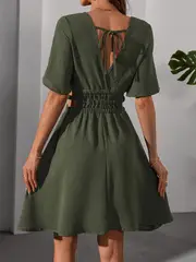 Sienna | Elegantes V-Ausschnitt-Kleid für Frauen im Urlaubsstil - Image 2