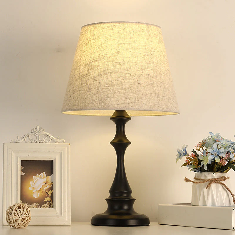 SoftGlow Tischlampe mit Stoffschirm – Moderne minimalistische Tischlampe