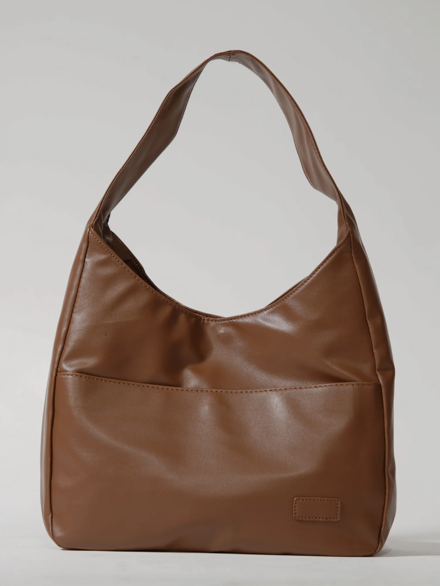 Stilvolle Damen-Schultertasche aus praktischem veganem Leder - Image 10