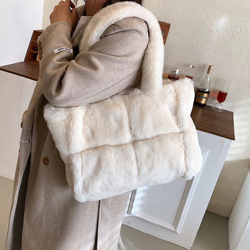 Stilvolle Plüschhandtasche für Damen – vielseitiger Stauraum – Winteraccessoire