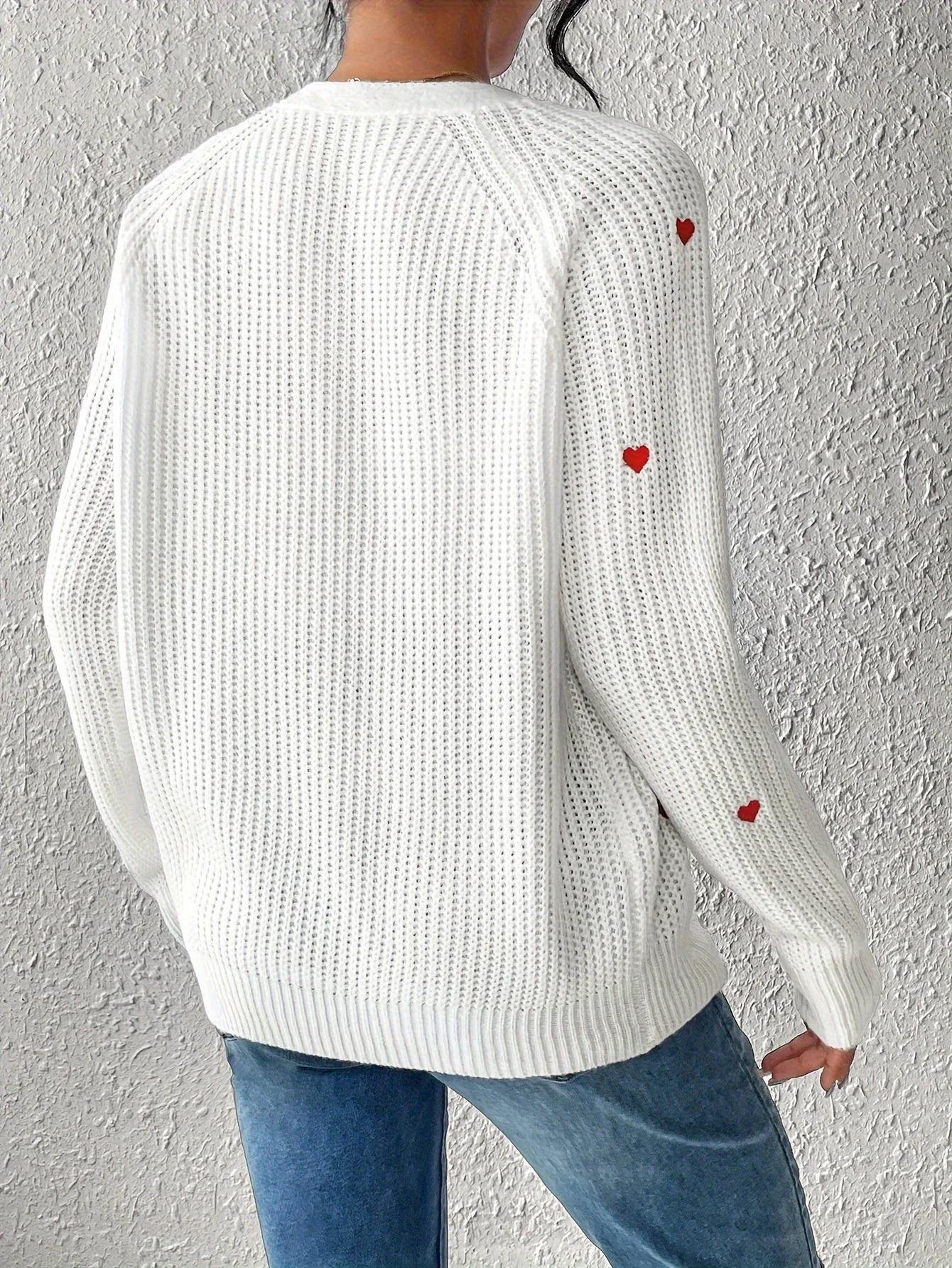 Strickjacke mit Herzmuster und V-Ausschnitt und Ärmel - Image 2