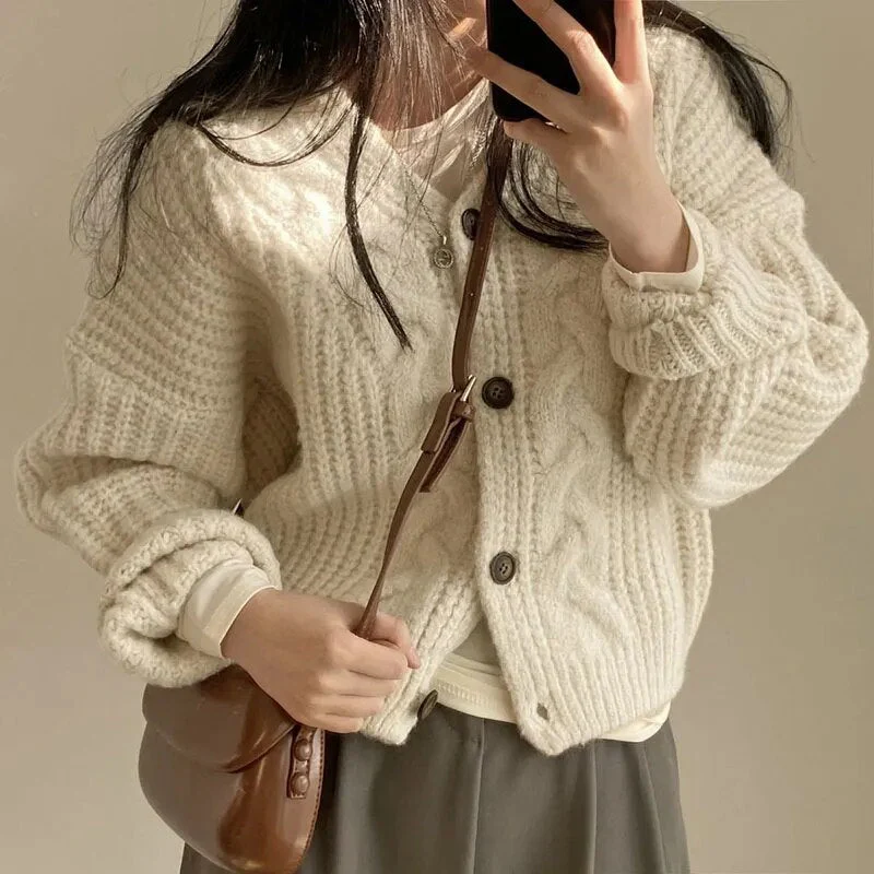 Strickjacke mit Knopfleiste aus grobem, verdrehtem Strick - Image 4