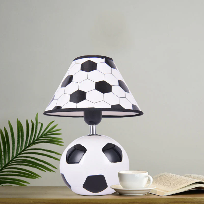 StrikerShade – Fußball keramische Schreibtischlampe - Image 3